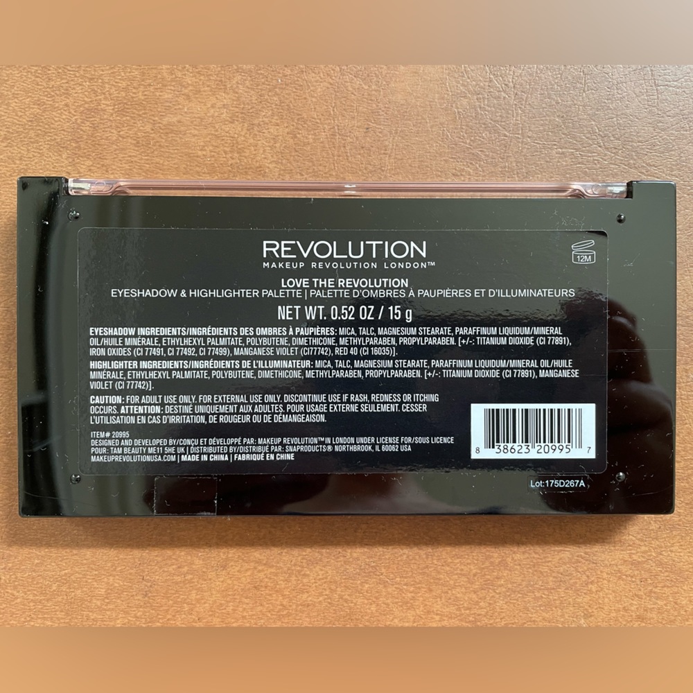 MakeUp Revolution London NWT 🎉Host Pick🎉 Love the Revolution palette - Picture 2 of 2